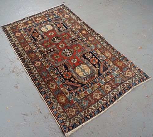 fig 1. ANTIQUE CAUCASIAN SHIRVAN RUG OF SMALL SIZE, SURAHANI DESIGN, CIRCA 1900/20.