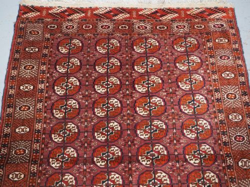 fig 2. ANTIQUE TEKKE TURKMEN 'DIP KHALI' RUG WITH AUBERGINE FIELD COLOUR, CIRCA 1900.