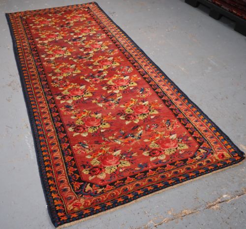ANTIQUE CAUCASIAN KARABAGH RUG WITH FRENCH INSPIRED ROSE DESIGN CIRCA 1900 - ADDITIONAL PHOTO 1