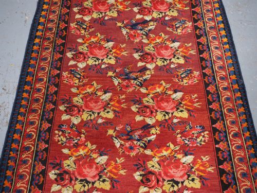 ANTIQUE CAUCASIAN KARABAGH RUG WITH FRENCH INSPIRED ROSE DESIGN CIRCA 1900 - ADDITIONAL PHOTO 3