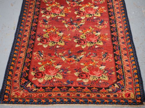 ANTIQUE CAUCASIAN KARABAGH RUG WITH FRENCH INSPIRED ROSE DESIGN CIRCA 1900 - ADDITIONAL PHOTO 5