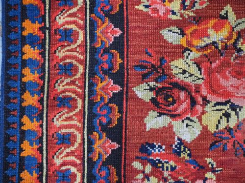 ANTIQUE CAUCASIAN KARABAGH RUG WITH FRENCH INSPIRED ROSE DESIGN CIRCA 1900 - ADDITIONAL PHOTO 7