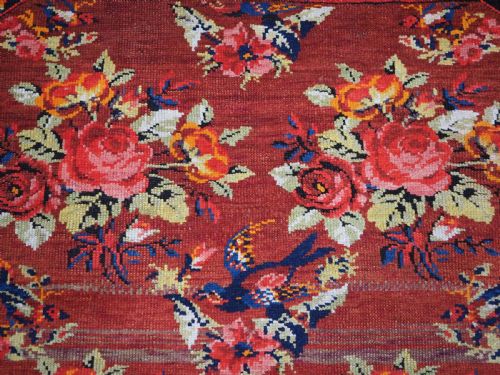 ANTIQUE CAUCASIAN KARABAGH RUG WITH FRENCH INSPIRED ROSE DESIGN CIRCA 1900 - ADDITIONAL PHOTO 9