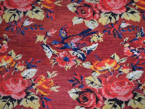 ANTIQUE CAUCASIAN KARABAGH RUG WITH FRENCH INSPIRED ROSE DESIGN CIRCA 1900 - ADDITIONAL PHOTO 11