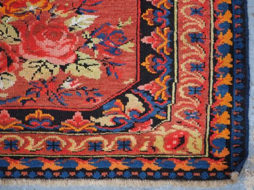ANTIQUE CAUCASIAN KARABAGH RUG WITH FRENCH INSPIRED ROSE DESIGN CIRCA 1900 - ADDITIONAL PHOTO 13