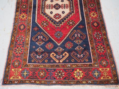 ANTIQUE TURKISH YAHYALI RUG WITH TRADITIONAL MEDALLION DESIGN CIRCA 1920 - ADDITIONAL PHOTO 4