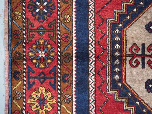 ANTIQUE TURKISH YAHYALI RUG WITH TRADITIONAL MEDALLION DESIGN CIRCA 1920 - ADDITIONAL PHOTO 6