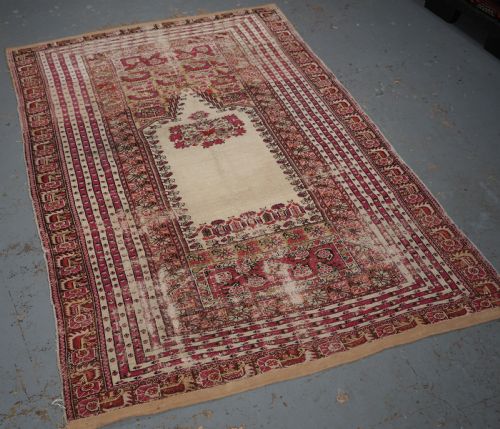 ANTIQUE TURKISH GHIORDES PRAYER RUG OF CLASSIC DESIGN CIRCA 1800 - ADDITIONAL PHOTO 1