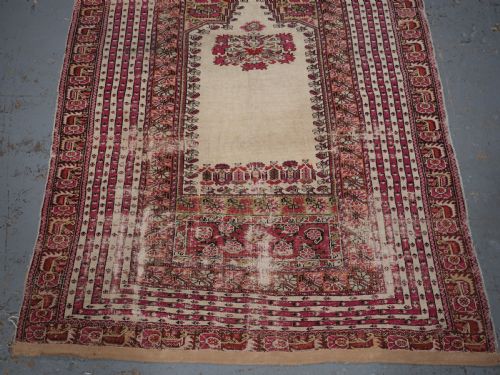 ANTIQUE TURKISH GHIORDES PRAYER RUG OF CLASSIC DESIGN CIRCA 1800 - ADDITIONAL PHOTO 4