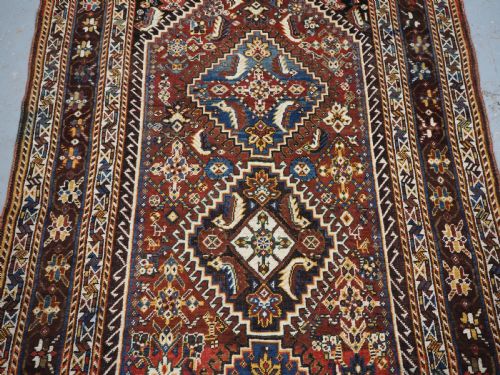 ANTIQUE QASHQAI LONG RUG WITH TRIPLE MEDALLION DESIGN CIRCA 1900 - ADDITIONAL PHOTO 4