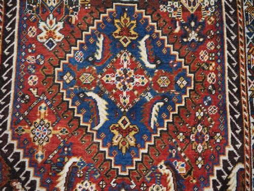 ANTIQUE QASHQAI LONG RUG WITH TRIPLE MEDALLION DESIGN CIRCA 1900 - ADDITIONAL PHOTO 11
