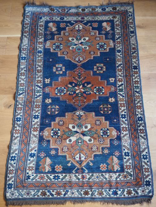 ANTIQUE CAUCASIAN DERBENT TRIPLE MEDALLION RUG CIRCA 1900
