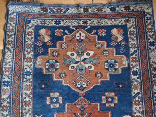 ANTIQUE CAUCASIAN DERBENT TRIPLE MEDALLION RUG CIRCA 1900 - ADDITIONAL PHOTO 2