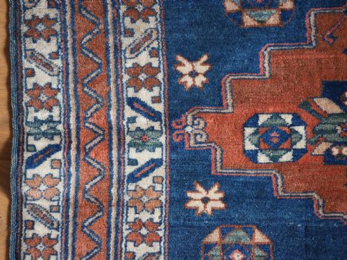 ANTIQUE CAUCASIAN DERBENT TRIPLE MEDALLION RUG CIRCA 1900 - ADDITIONAL PHOTO 6