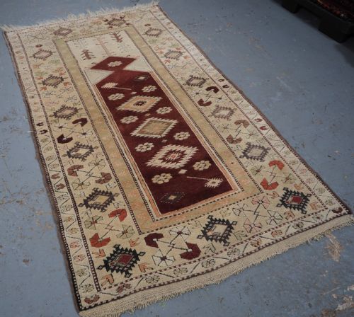 fig 1. OLD TURKISH MILAS PRAYER RUG OF TRADITIONAL DESIGN, CIRCA 1920/30.