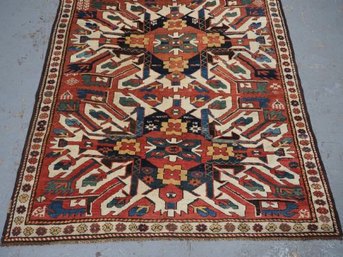 ANTIQUE CAUCASIAN CHELABERD KAZAK RUG TRIPLE MEDALLION OUTSTANDING CONDITION CIRCA 1890 - ADDITIONAL PHOTO 4