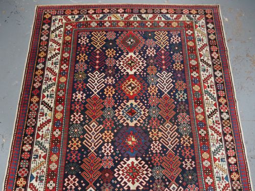 ANTIQUE CAUCASIAN DAGESTAN LONG RUG WITH HOOKED MEDALLION DESIGN CIRCA 1890 - ADDITIONAL PHOTO 2