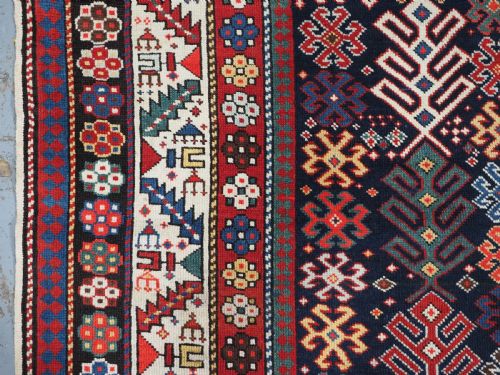 ANTIQUE CAUCASIAN DAGESTAN LONG RUG WITH HOOKED MEDALLION DESIGN CIRCA 1890 - ADDITIONAL PHOTO 6