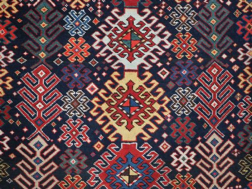 ANTIQUE CAUCASIAN DAGESTAN LONG RUG WITH HOOKED MEDALLION DESIGN CIRCA 1890 - ADDITIONAL PHOTO 9