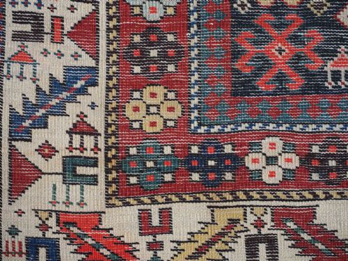 ANTIQUE CAUCASIAN DAGESTAN LONG RUG WITH HOOKED MEDALLION DESIGN CIRCA 1890 - ADDITIONAL PHOTO 12