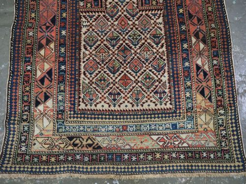 ANTIQUE CAUCASIAN DAGESTAN PRAYER RUG IVORY GROUND WITH FLORAL LATTICE CIRCA 1880 - ADDITIONAL PHOTO 4