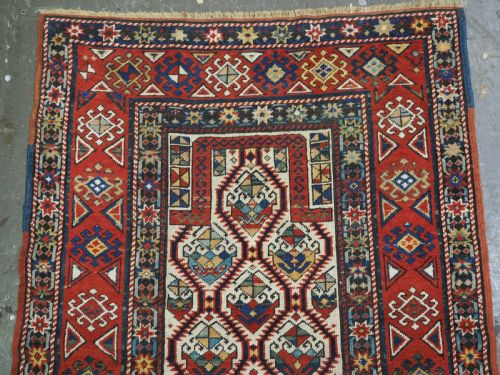 ANTIQUE CAUCASIAN GENDJE PRAYER RUG FLORAL LATTICE DESIGN CIRCA 1890 - ADDITIONAL PHOTO 2