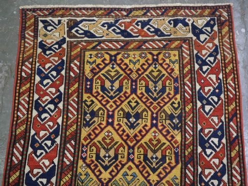 ANTIQUE CAUCASIAN DAGESTAN RUG WITH LATTICE DESIGN ON A YELLOW GROUND CIRCA 1890 - ADDITIONAL PHOTO 2