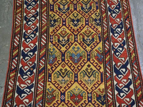 ANTIQUE CAUCASIAN DAGESTAN RUG WITH LATTICE DESIGN ON A YELLOW GROUND CIRCA 1890 - ADDITIONAL PHOTO 3