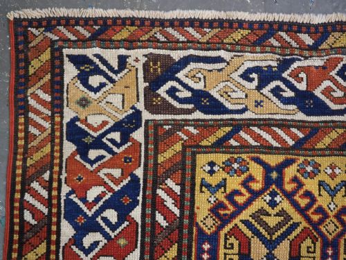 ANTIQUE CAUCASIAN DAGESTAN RUG WITH LATTICE DESIGN ON A YELLOW GROUND CIRCA 1890 - ADDITIONAL PHOTO 6