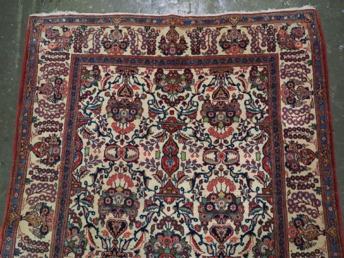 ANTIQUE KASHAN RUG WITH FLOWER AND VASE DESIGN CIRCA 1920 - ADDITIONAL PHOTO 2