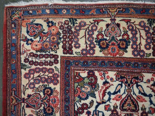 ANTIQUE KASHAN RUG WITH FLOWER AND VASE DESIGN CIRCA 1920 - ADDITIONAL PHOTO 5