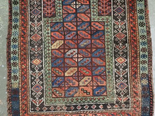 ANTIQUE BALUCH PRAYER RUG SCARCE DESIGN ATTRIBUTED TO THE 'BALUCH OF TURKESTAN' CIRCA 1880 - ADDITIONAL PHOTO 3