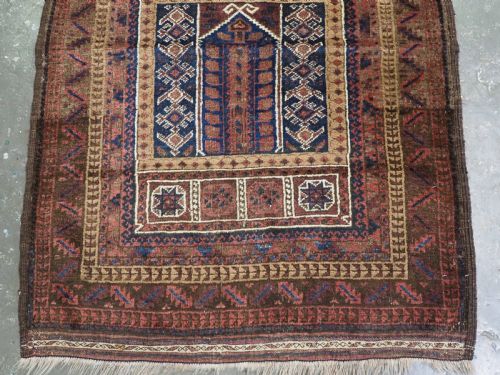 ANTIQUE TAIMANI BALUCH 'SEH MIHRAB' PRAYER RUG CIRCA 1900 - ADDITIONAL PHOTO 5
