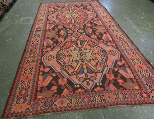 ANTIQUE ARMENIAN KARABAGH 'BEE' KILIM WITH LARGE MEDALLION DESIGN CIRCA 1900 - ADDITIONAL PHOTO 1