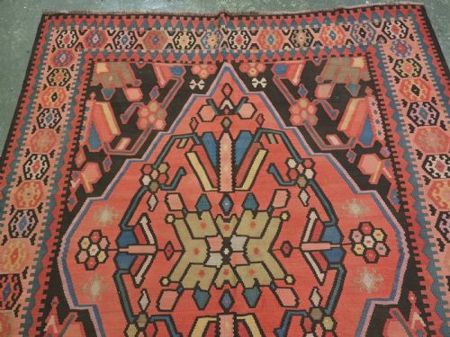 ANTIQUE ARMENIAN KARABAGH 'BEE' KILIM WITH LARGE MEDALLION DESIGN CIRCA 1900 - ADDITIONAL PHOTO 2