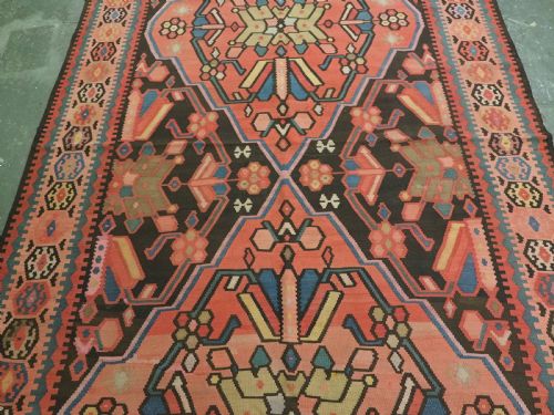 ANTIQUE ARMENIAN KARABAGH 'BEE' KILIM WITH LARGE MEDALLION DESIGN CIRCA 1900 - ADDITIONAL PHOTO 3