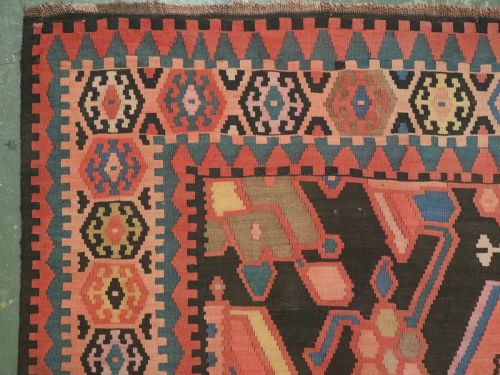 ANTIQUE ARMENIAN KARABAGH 'BEE' KILIM WITH LARGE MEDALLION DESIGN CIRCA 1900 - ADDITIONAL PHOTO 5