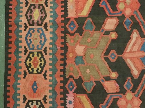 ANTIQUE ARMENIAN KARABAGH 'BEE' KILIM WITH LARGE MEDALLION DESIGN CIRCA 1900 - ADDITIONAL PHOTO 6