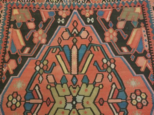 ANTIQUE ARMENIAN KARABAGH 'BEE' KILIM WITH LARGE MEDALLION DESIGN CIRCA 1900 - ADDITIONAL PHOTO 7