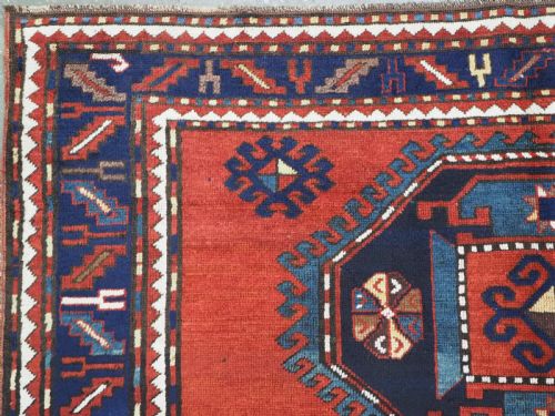 ANTIQUE CAUCASIAN TRIPLE MEDALLION KAZAK A VISUALLY STRIKING RUG CIRCA 1880 - ADDITIONAL PHOTO 5