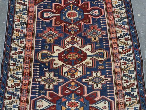 ANTIQUE CAUCASIAN ARMENIAN ERIVAN RUG CLASSIC TRIPLE LOBBED MEDALLION DESIGN CIRCA 1920 - ADDITIONAL PHOTO 4