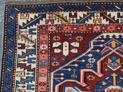 ANTIQUE CAUCASIAN ARMENIAN ERIVAN RUG CLASSIC TRIPLE LOBBED MEDALLION DESIGN CIRCA 1920 - ADDITIONAL PHOTO 5