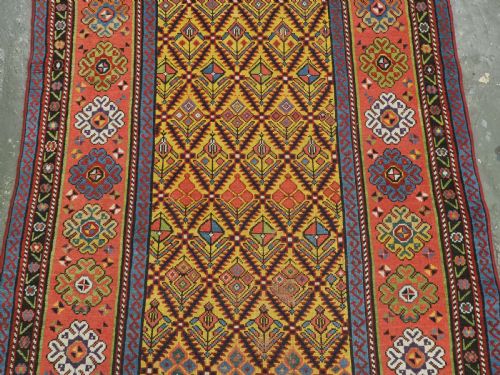 ANTIQUE CAUCASIAN GENDJE KAZAK LONG RUG RUNNER WITH FLORAL LATTICE DESIGN CIRCA 1890 - ADDITIONAL PHOTO 3
