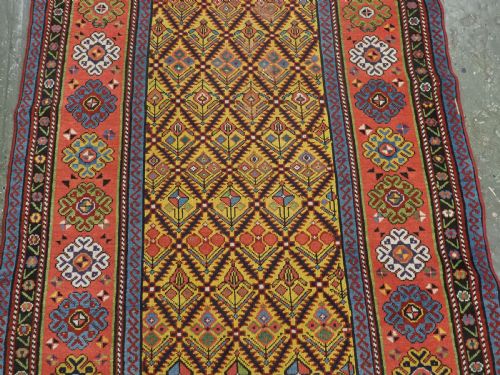 ANTIQUE CAUCASIAN GENDJE KAZAK LONG RUG RUNNER WITH FLORAL LATTICE DESIGN CIRCA 1890 - ADDITIONAL PHOTO 4