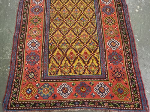 ANTIQUE CAUCASIAN GENDJE KAZAK LONG RUG RUNNER WITH FLORAL LATTICE DESIGN CIRCA 1890 - ADDITIONAL PHOTO 5