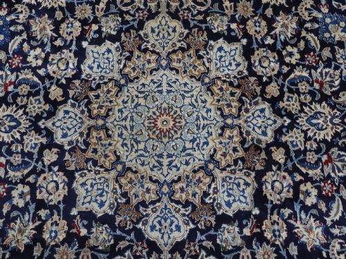 OLD NAIN CARPET WOOL WITH SILK HIGHLIGHTS SMALL MEDALLION DESIGN CIRCA 1930 - ADDITIONAL PHOTO 8