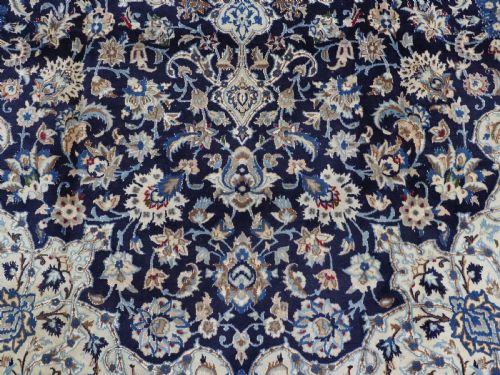 OLD NAIN CARPET WOOL WITH SILK HIGHLIGHTS SMALL MEDALLION DESIGN CIRCA 1930 - ADDITIONAL PHOTO 9