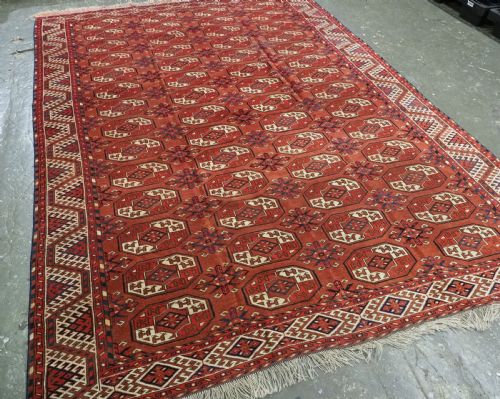 ANTIQUE ERSARI KIZIL AYAK TURKMEN MAIN CARPET WITH 'TAUK NUSKA' GULS CIRCA 1870 - ADDITIONAL PHOTO 1