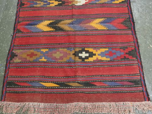 ANTIQUE BALUCH KILIM OF BANDED CHEVRON DESIGN USEFUL SMALL SIZE CIRCA 1920 - ADDITIONAL PHOTO 4