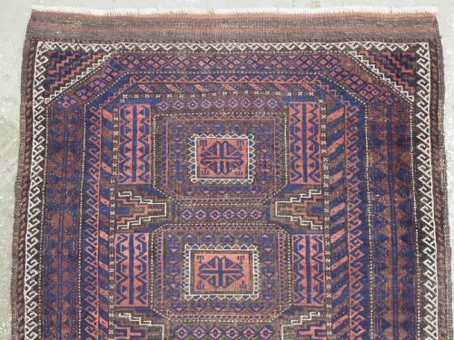ANTIQUE MAHDAD KHANI BALUCH RUG WITH BOX MEDALLION DESIGN CIRCA 1900 - ADDITIONAL PHOTO 2